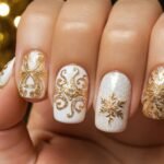 Weiße Nägel mit Glitzer: Trendige Nageldesigns für jeden Anlass